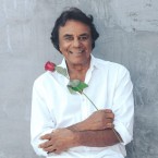 GOOD TIDINGS: Veteran vocalist Johnny Mathis comes to San Jose for a Christmas concert.