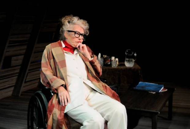 HOLLYWOOD LEGEND: Katharine Hepburn as portrayed by Janis Stephens takes the stage